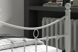 Eenpersoonsbed Sacha 90x200 – Wit Metalen Bedframe Inclusief Lattenbodem