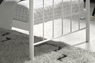 Eenpersoonsbed Sacha 90x200 – Wit Metalen Bedframe Inclusief Lattenbodem