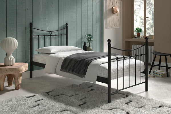 Eenpersoonsbed Sacha 90x200 – Zwart Metalen Bedframe Inclusief Lattenbodem