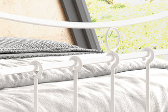 Tweepersoonsbed Sacha 140x200 – Wit Metalen Bedframe Inclusief Lattenbodem