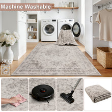 Collage van het beige Inka vloerkleed bij een open wasmachine en tijdens dagelijks reinigen