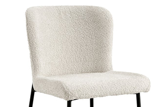 Eetkamerstoel Lisa – Bouclé Ecru – Zwarte Metalen Poten