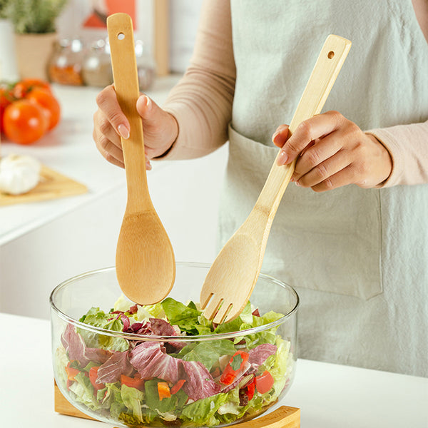 NAVA Saladeschaal op Bamboe Standaard – Inclusief 2 Bamboe Saladebestek – detailfoto 2