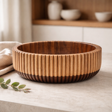 Acaciahouten kom Ø26x8 cm - houten serveerkom met ribbelstructuur - Acora collectie