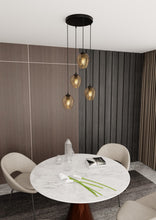 ISTAR 4-Lichts Hanglamp – Zwart Staal met Honingkleurige Glazen Kappen