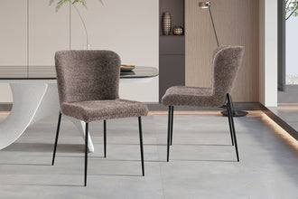 Eetkamerstoel Lisa Bouclé Zand Taupe – Luxe Moderne Stoel met Zwarte Poten