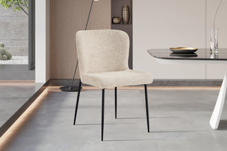 Eetkamerstoel Lisa – Bouclé Beige – Zwarte Metalen Poten