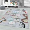 PLAY 2903 Grey kindervloerkleed in een kinderkamer, schuin zichtbaar met genummerde vakken en dierenfiguren.
