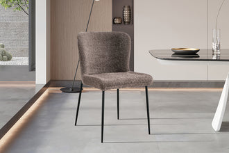 Eetkamerstoel Lisa Bouclé Zand Taupe – Luxe Moderne Stoel met Zwarte Poten