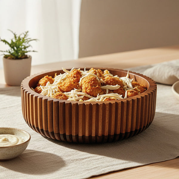 Acaciahouten kom Ø26x8 cm op tafel als houten serveerkom voor snacks en hapjes