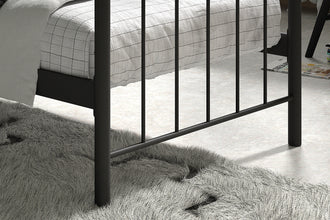 Eenpersoonsbed Sacha 90x200 – Zwart Metalen Bedframe Inclusief Lattenbodem