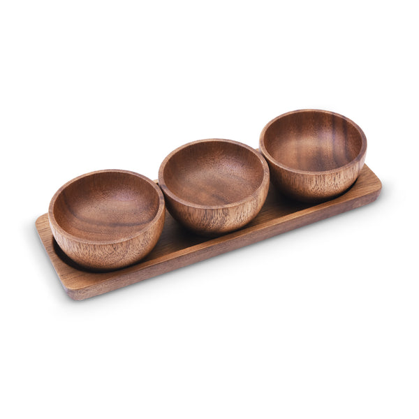 Acaciahouten aperitiefset 4 delig 20x7 cm met drie houten schaaltjes en serveerplank uit de Acora collectie