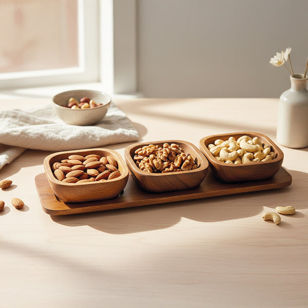 Acaciahouten aperitiefset 4 delig 33x11 cm op tafel als houten snackset met nootjes en borrelhapjes